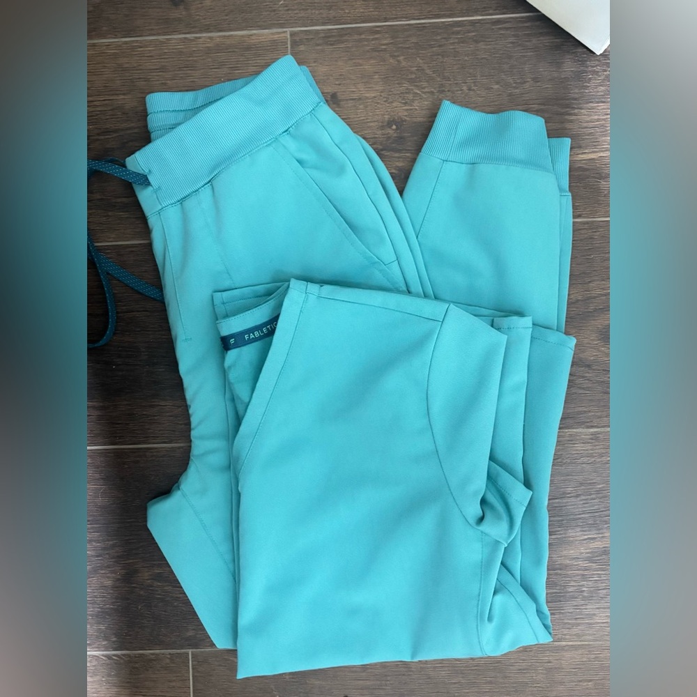 Fabletics Women's Teal scrubs